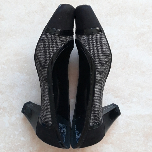 *Host Pick*Covington cute shoes - Picture 3 of 8